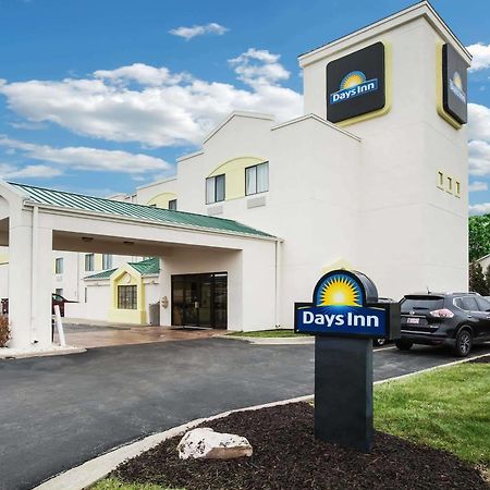 Days Inn By Wyndham Blue Springs Kültér fotó