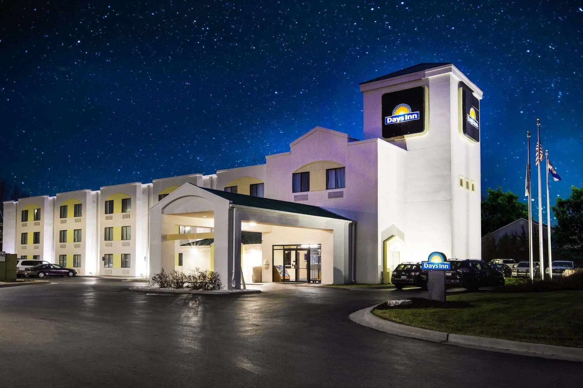Days Inn By Wyndham Blue Springs Kültér fotó