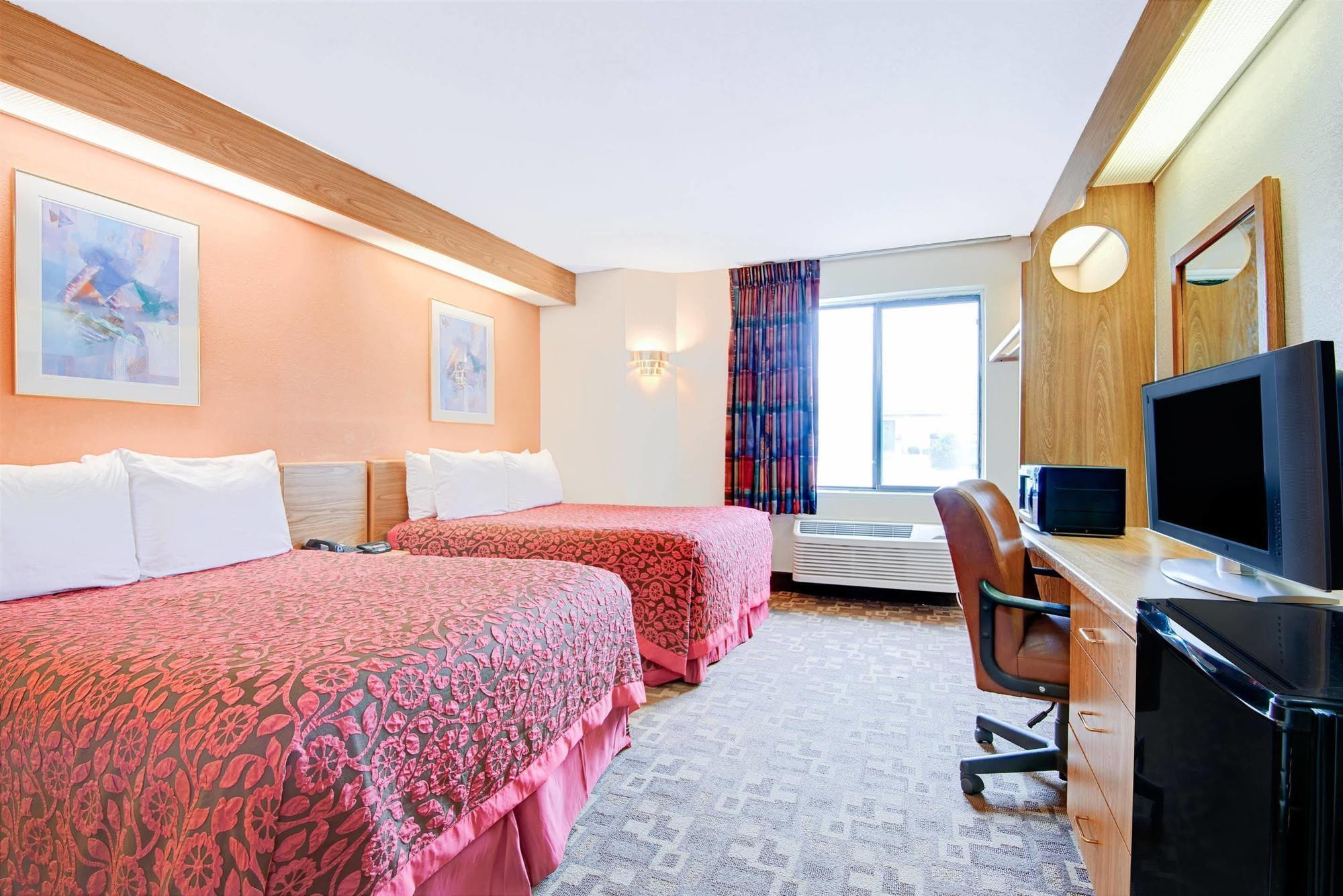 Days Inn By Wyndham Blue Springs Kültér fotó