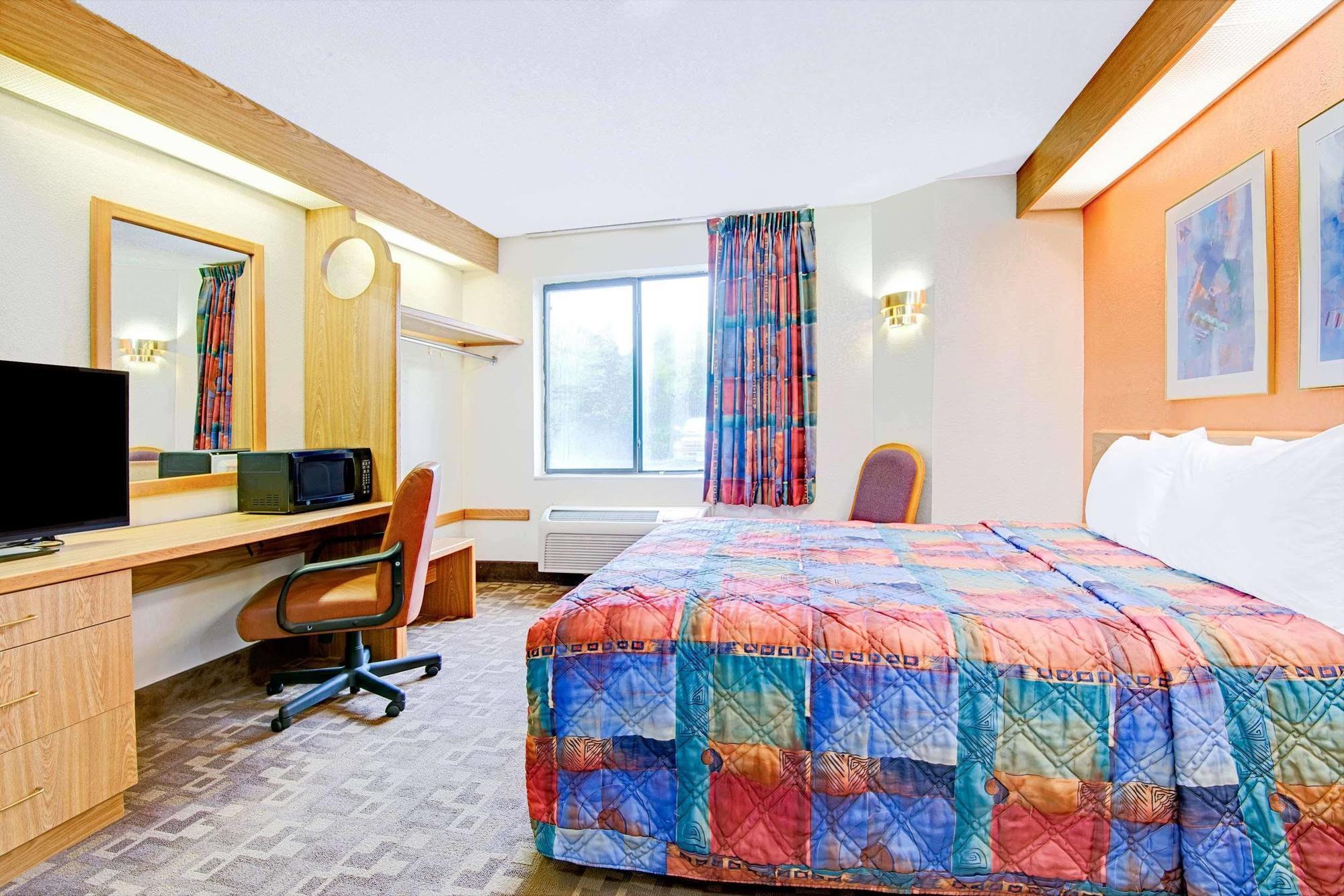 Days Inn By Wyndham Blue Springs Kültér fotó