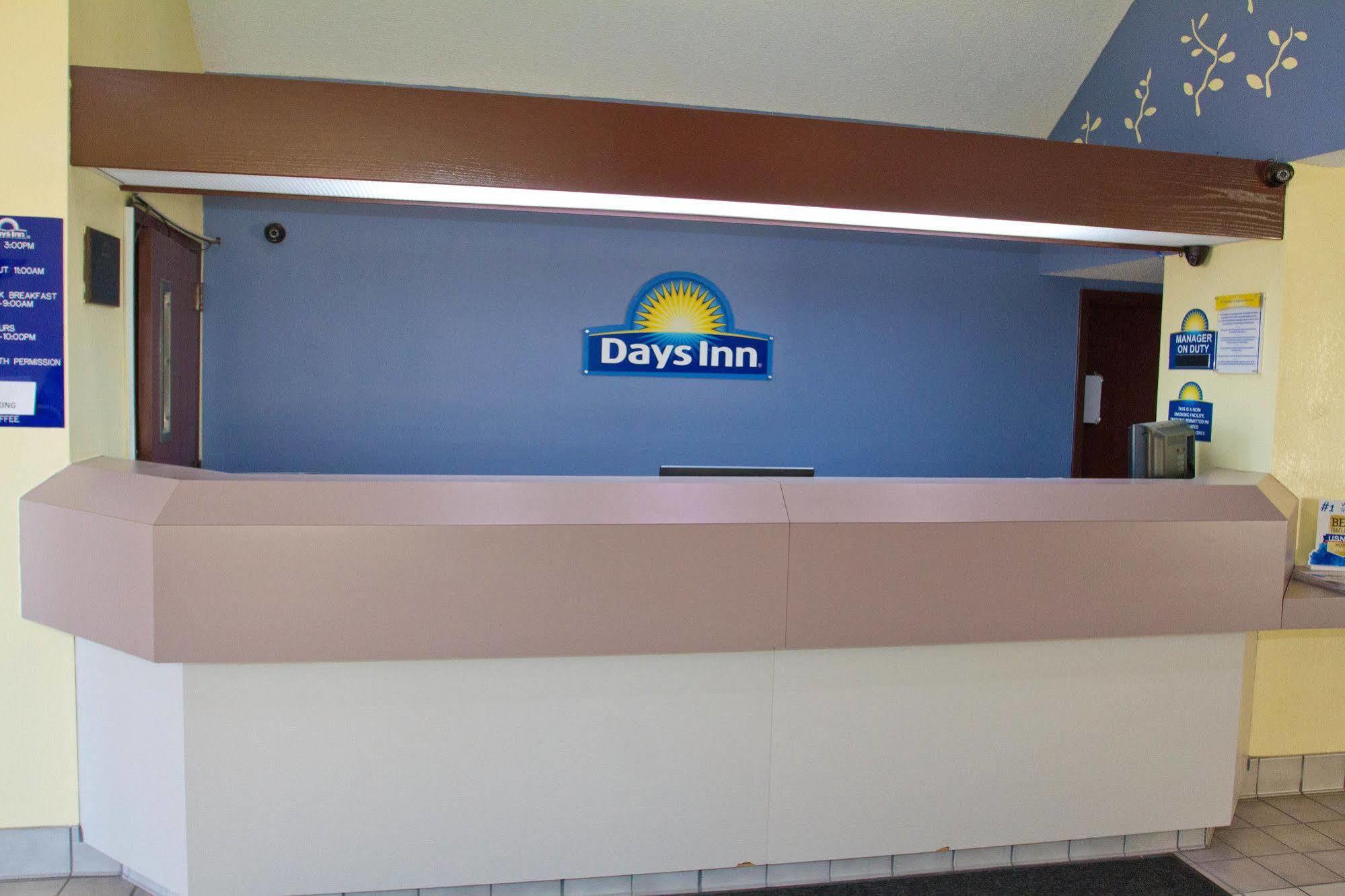 Days Inn By Wyndham Blue Springs Kültér fotó